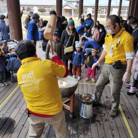 収穫祭のおもちつきサムネイル